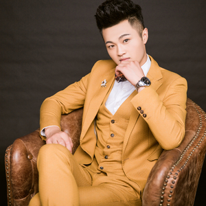 美女扒开胸罩👙给男生吃白头
